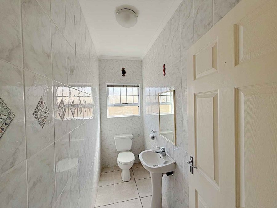 4 Bedroom Property for Sale in Middedorp Western Cape